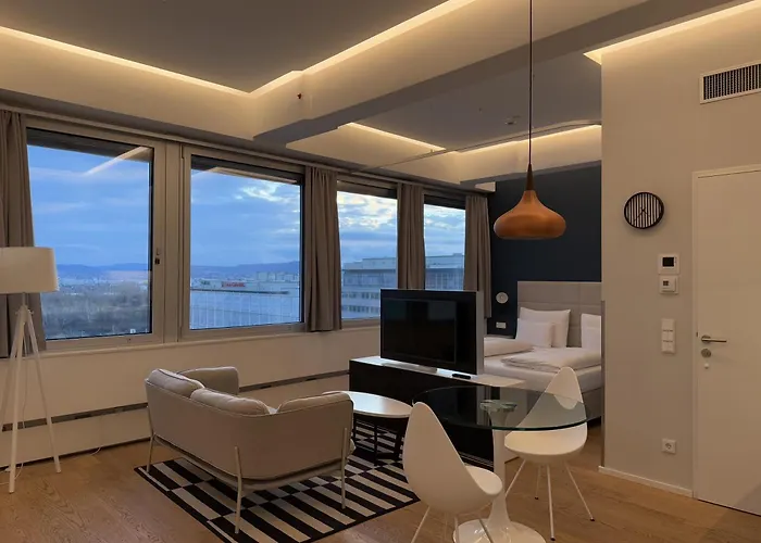 Luxury City Apartment With Skyline View