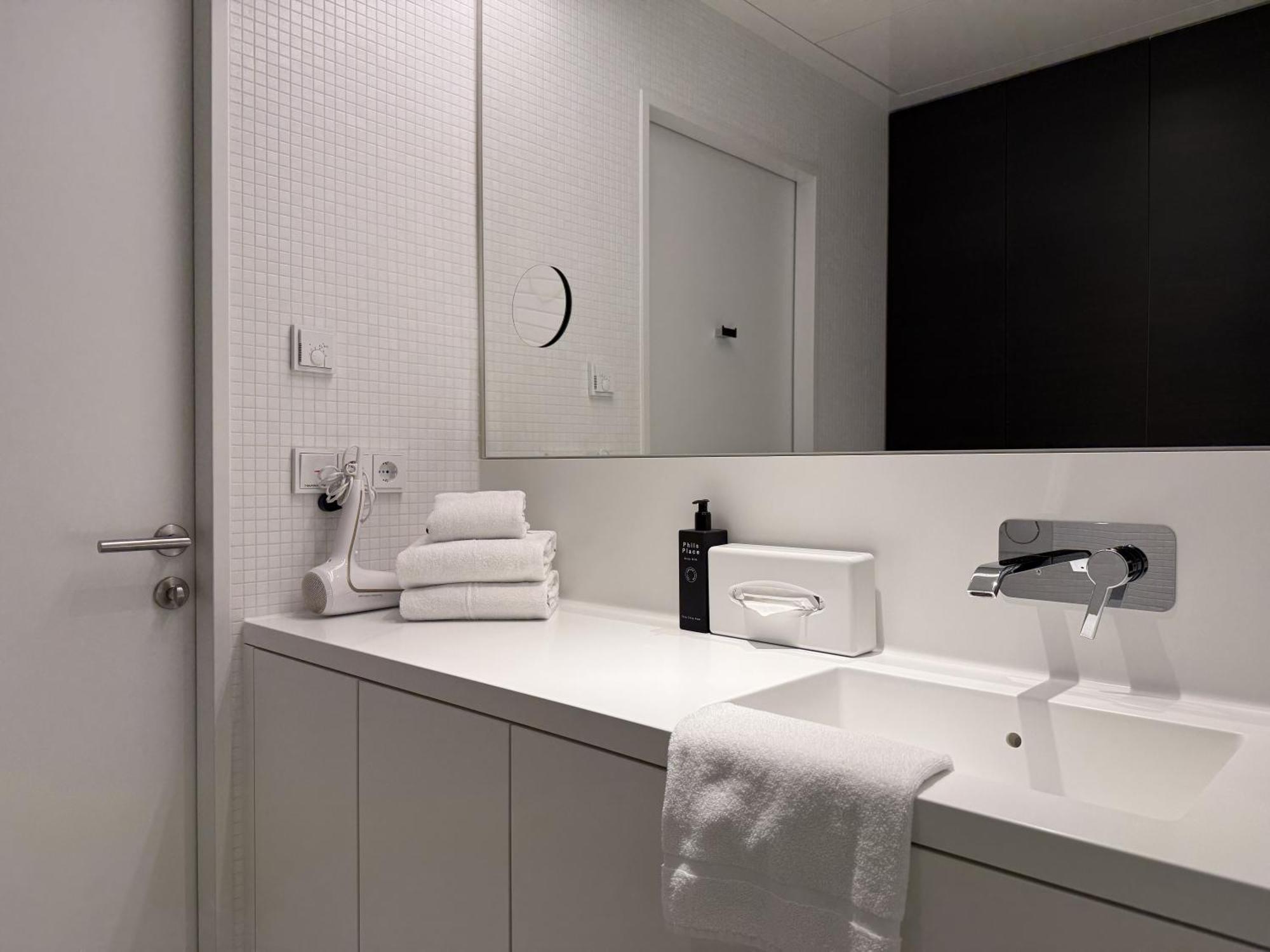 Luxury With Skyline View Apartment *