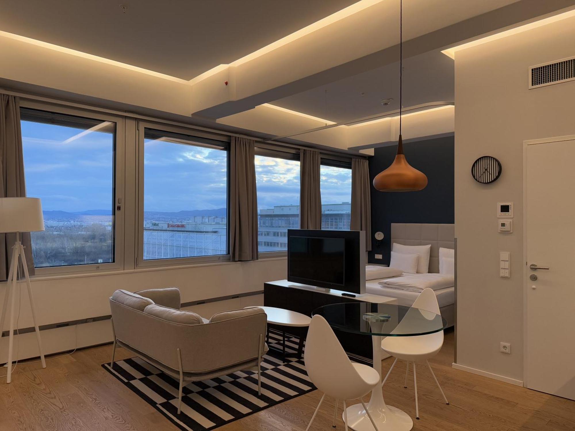 Luxury With Skyline View *