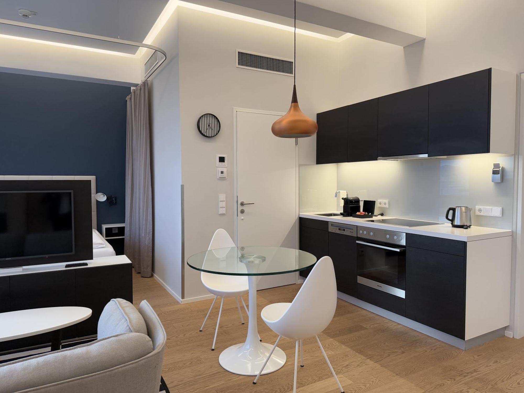Luxury With Skyline View Apartment *
